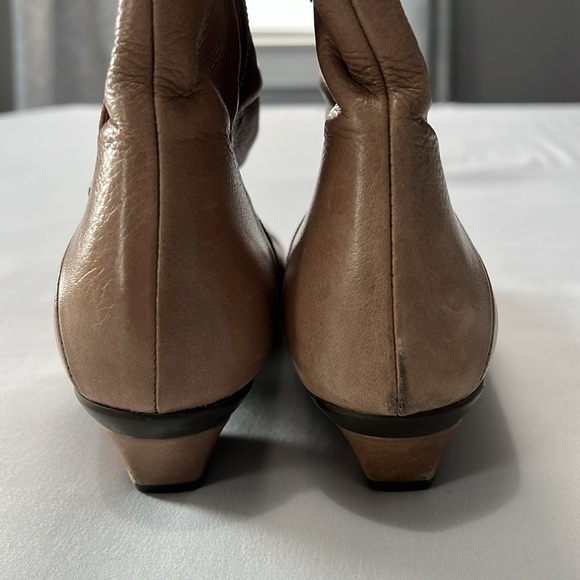 Eric Michael Web Shoemakers Tan Leather SoHo Booties - Picture 5 of 11